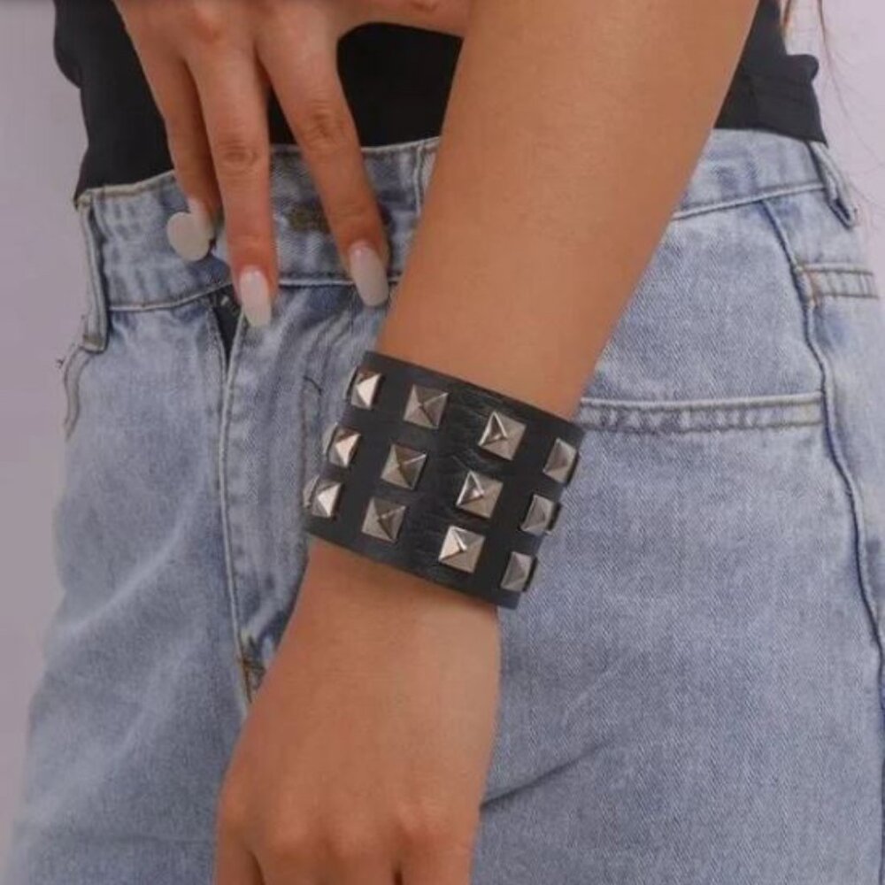 Black Diamond Rivet Faux Leather Bracelet